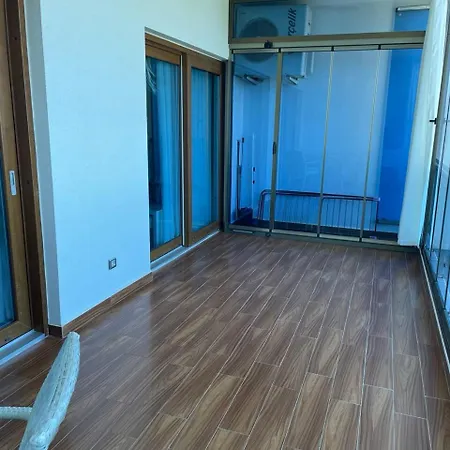 Lovely In Azura Park Apartment